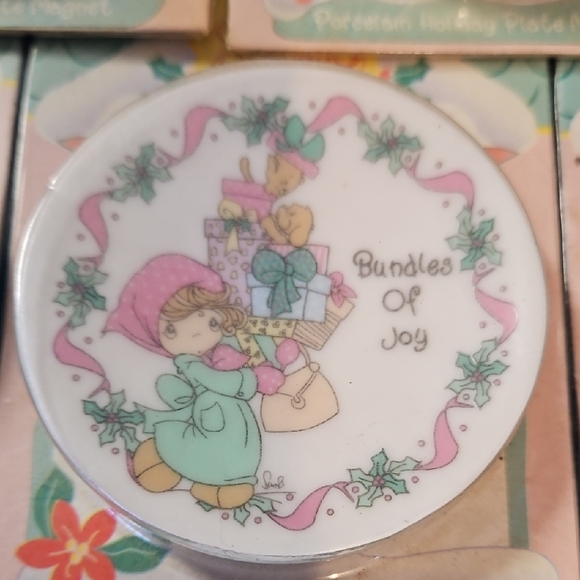 Precious Moments Holiday Plate Magnets Set - Picture 3 of 6